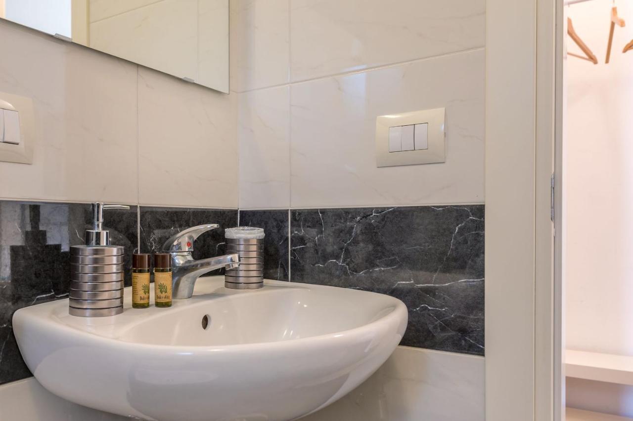 Your House Rooms 1 Polignano a Mare Esterno foto